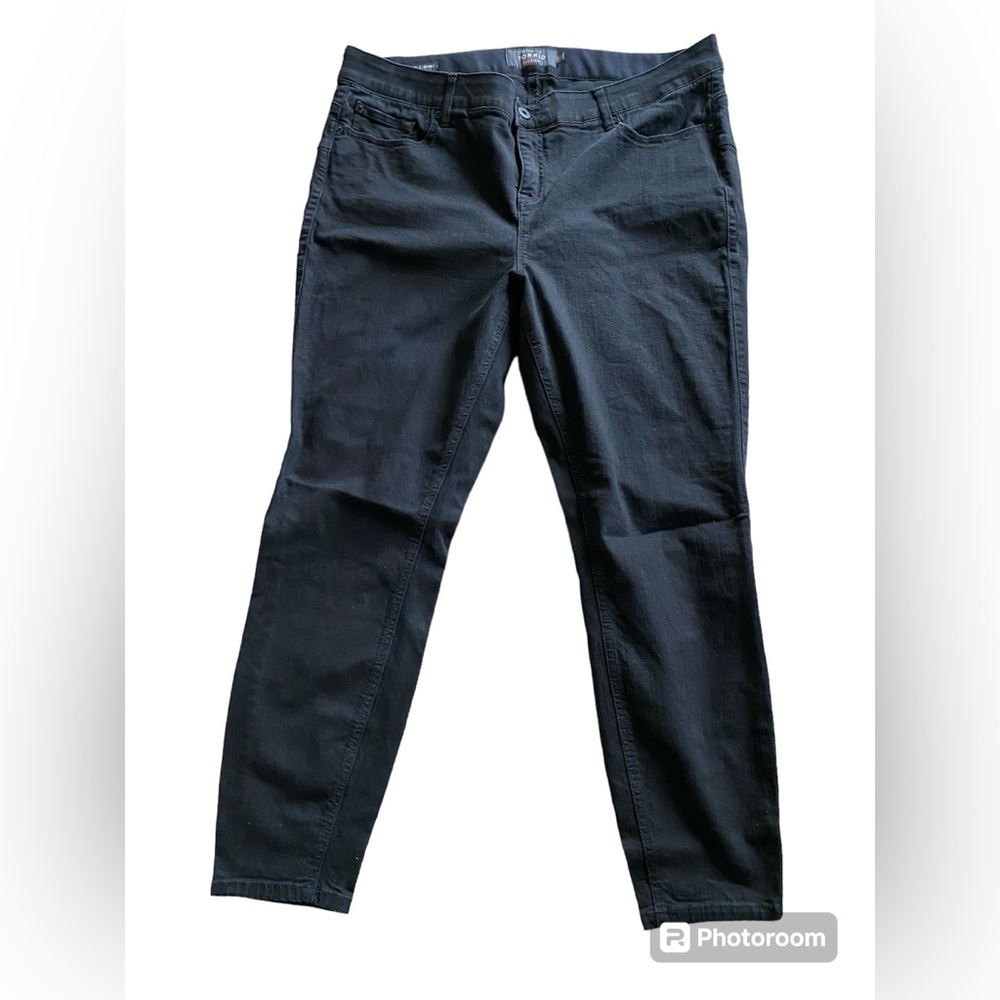 Bombshell skinny black premium jeans.
